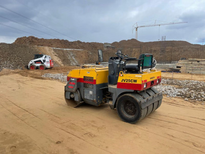 Аренда Тротуарный каток Komatsu JV25CW-2