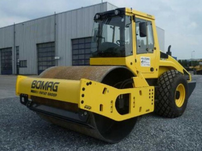 Аренда Каток грунтовый BOMAG BW 215 D-4